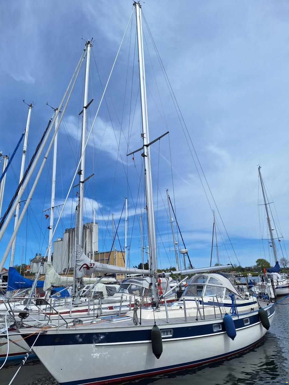 Hallberg-Rassy 352