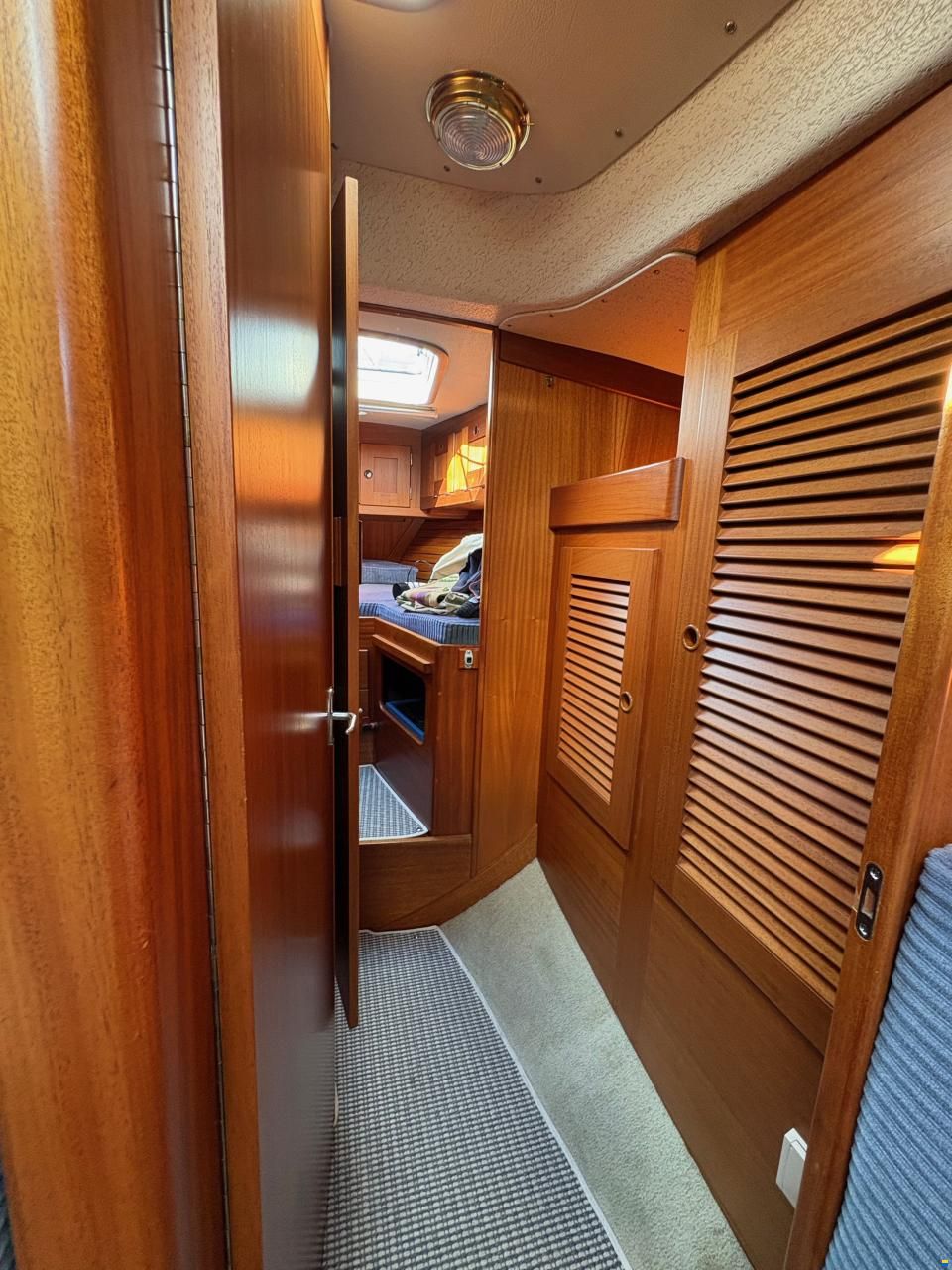 Hallberg-Rassy 352