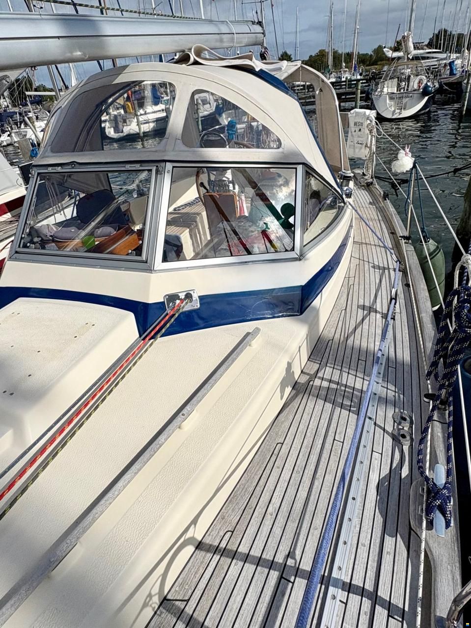 Hallberg-Rassy 352