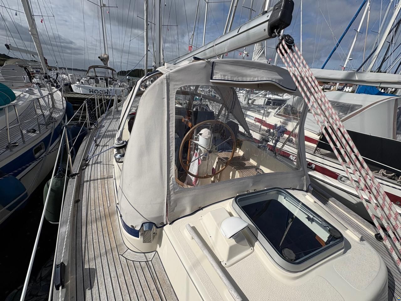 Hallberg-Rassy 352