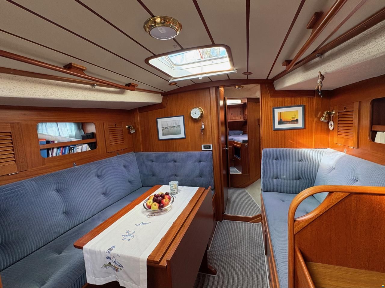 Hallberg-Rassy 352