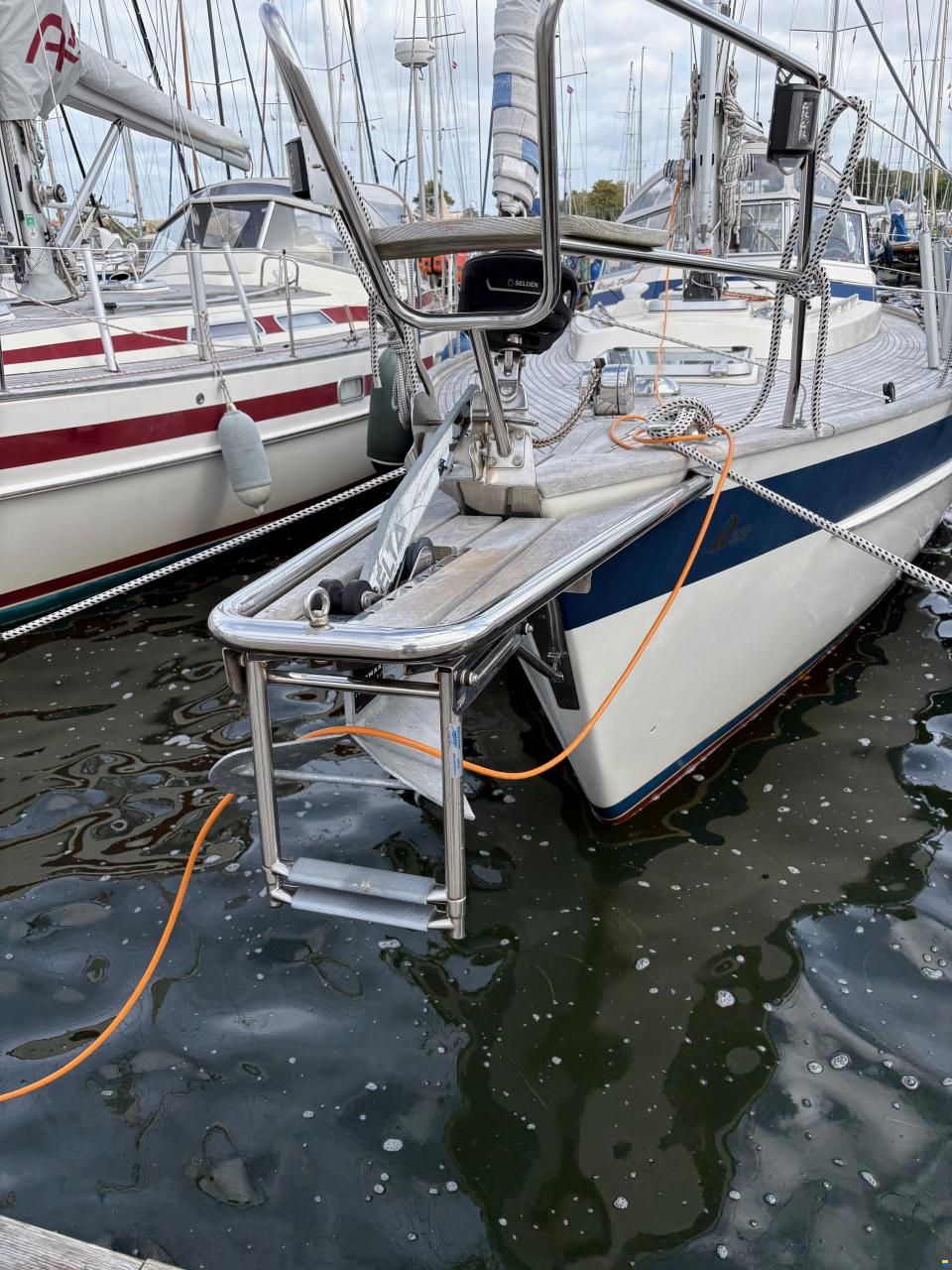 Hallberg-Rassy 352