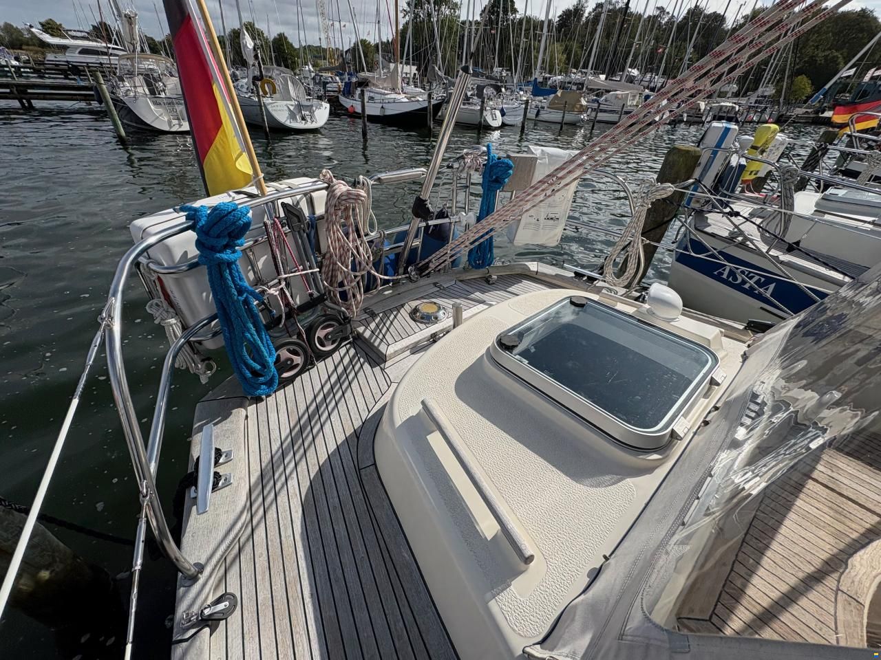 Hallberg-Rassy 352