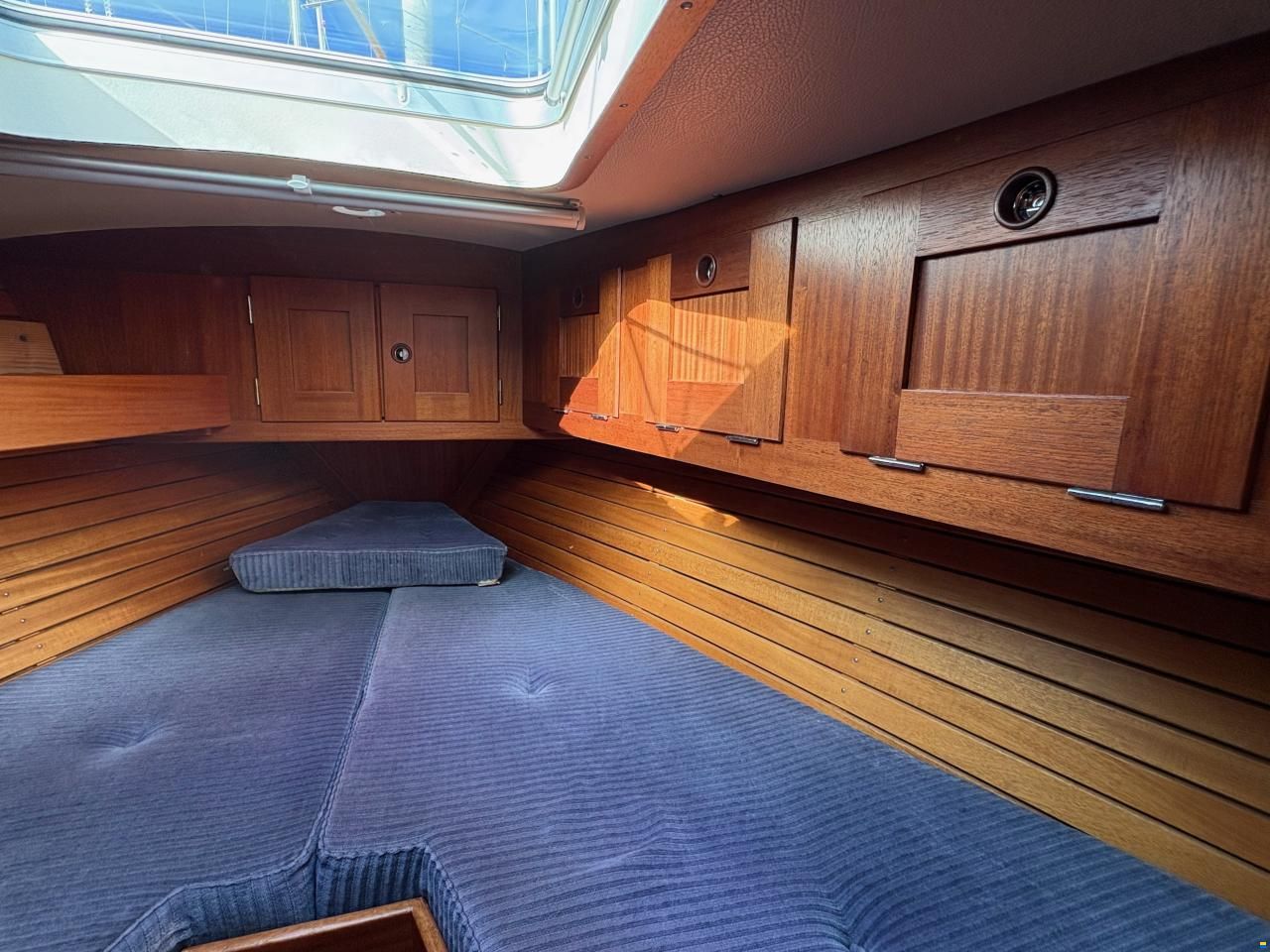 Hallberg-Rassy 352