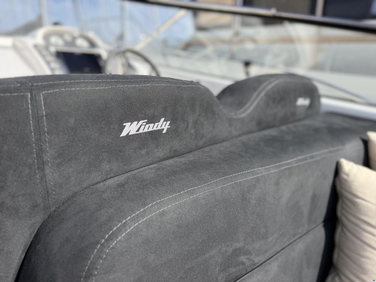 Windy Khamsin 35