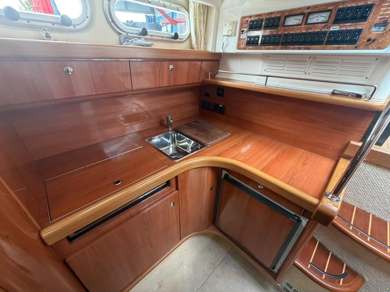 Sealine S28