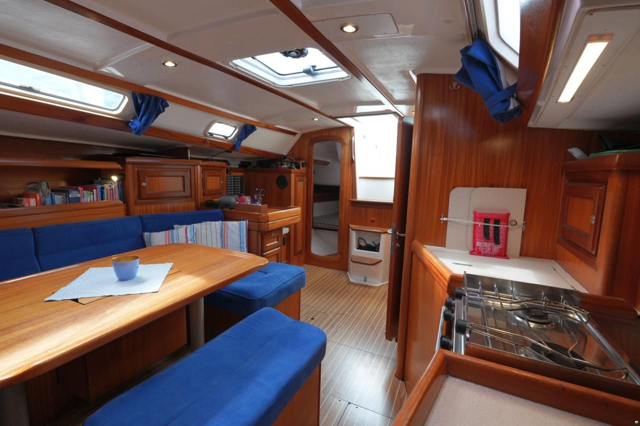 Dufour 38 Classic