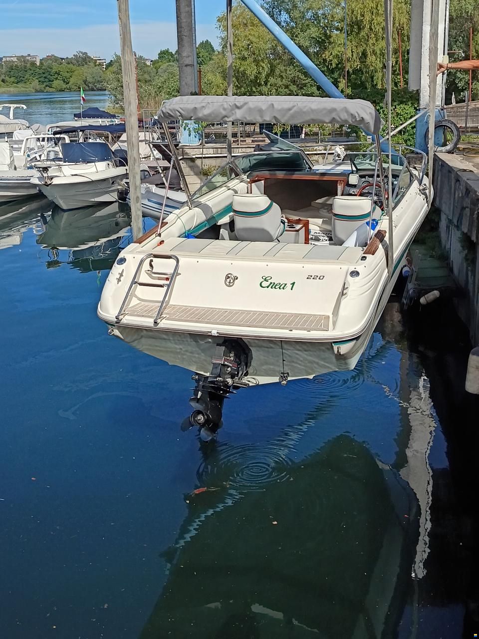 Sea Ray Overnighter 220