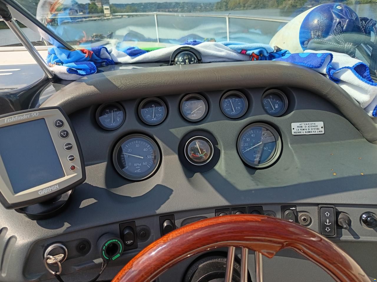 Sea Ray Overnighter 220