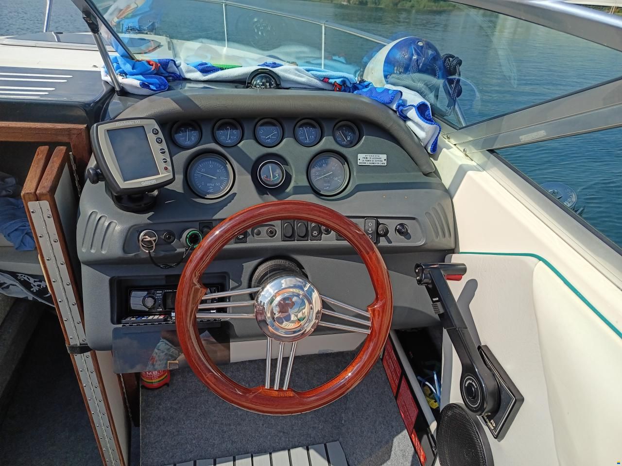 Sea Ray Overnighter 220
