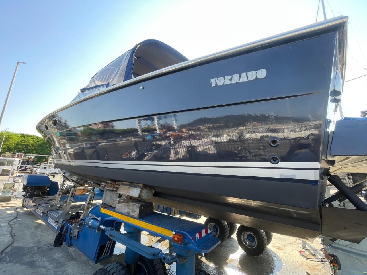 Tornado 38 Flush Deck