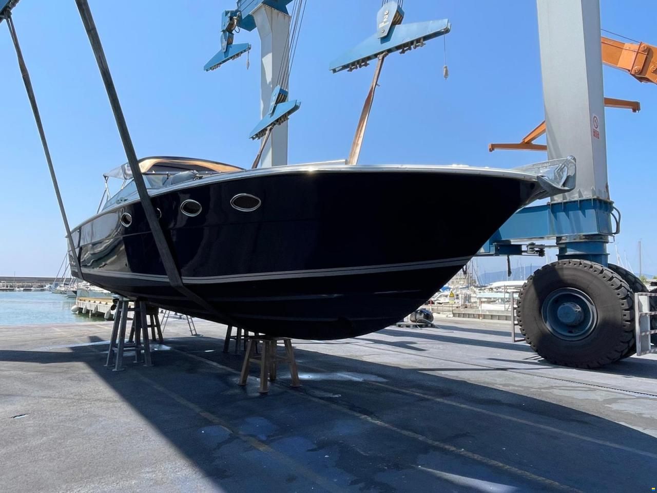 Tornado 38 Flush Deck