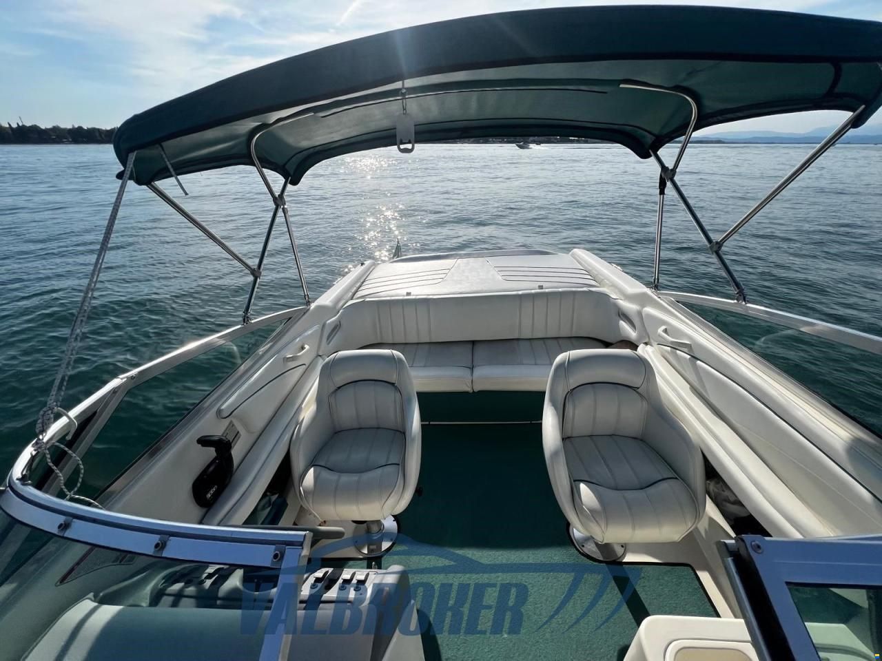 Sea Ray 220 Overnighter