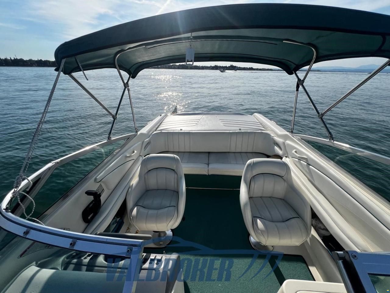 Sea Ray 220 Overnighter