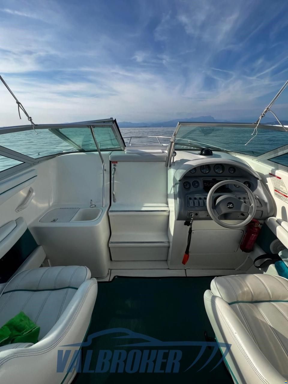 Sea Ray 220 Overnighter