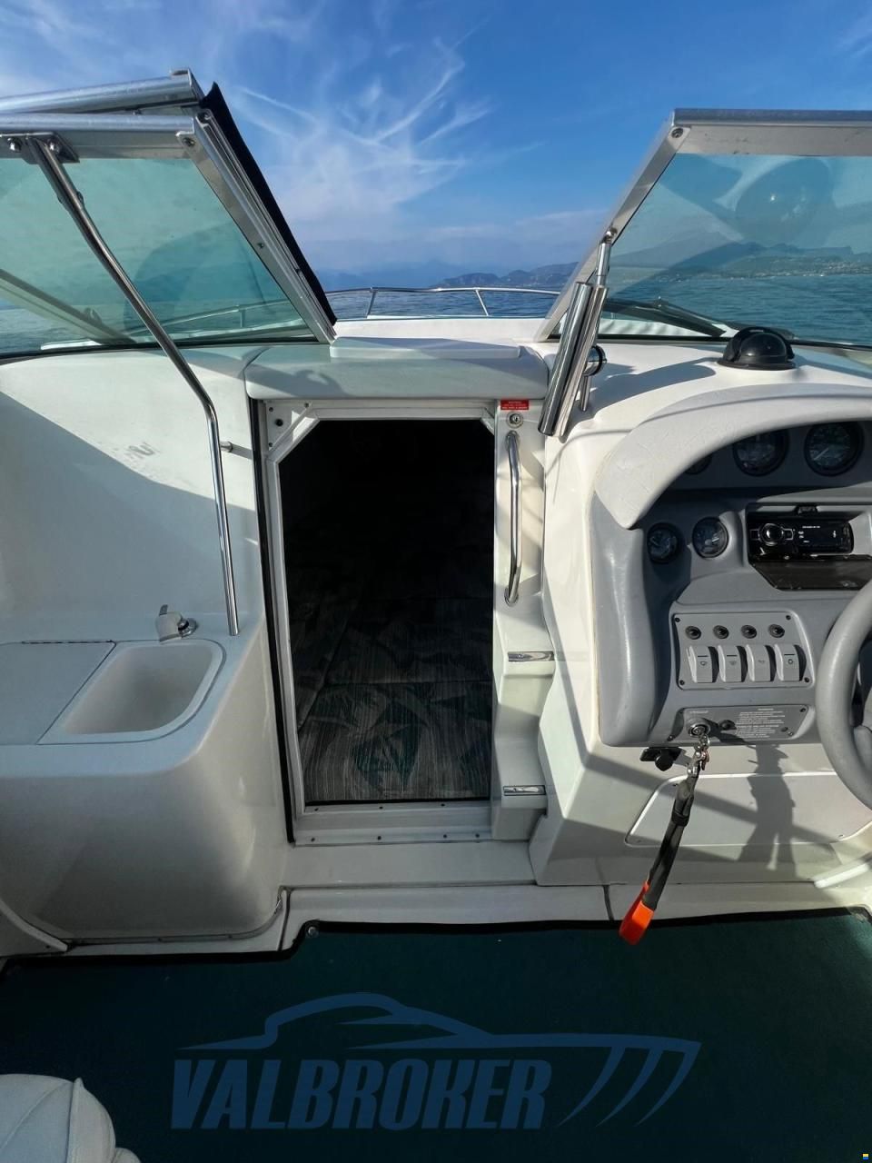 Sea Ray 220 Overnighter