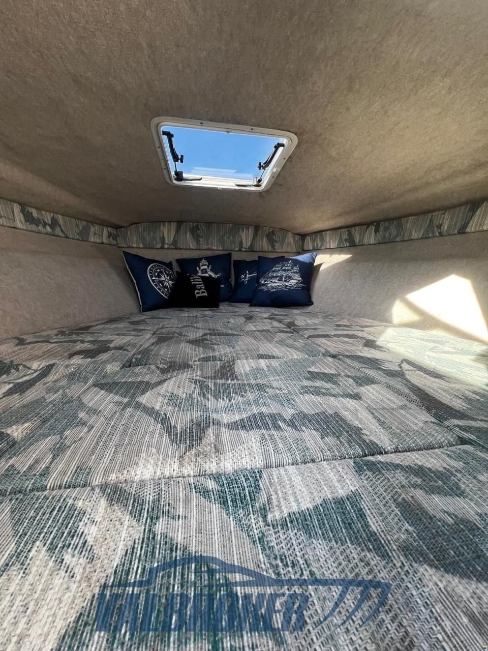 Sea Ray 220 Overnighter