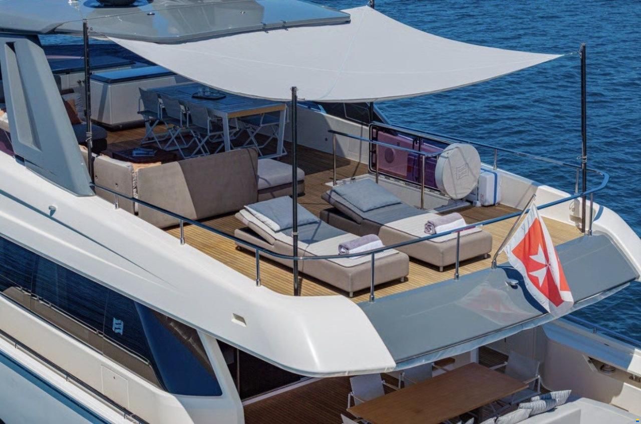 Ferretti 850