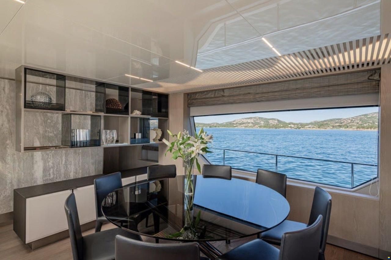 Ferretti 850