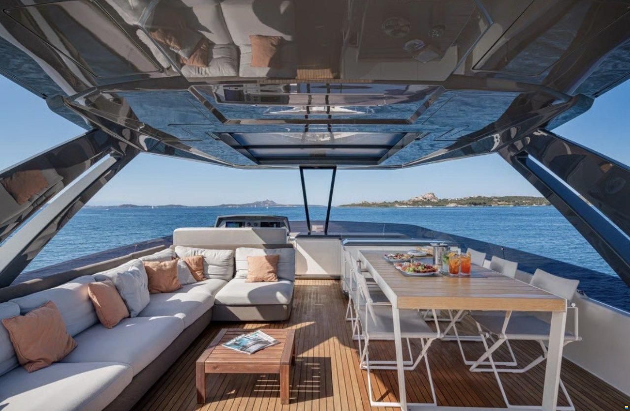 Ferretti 850