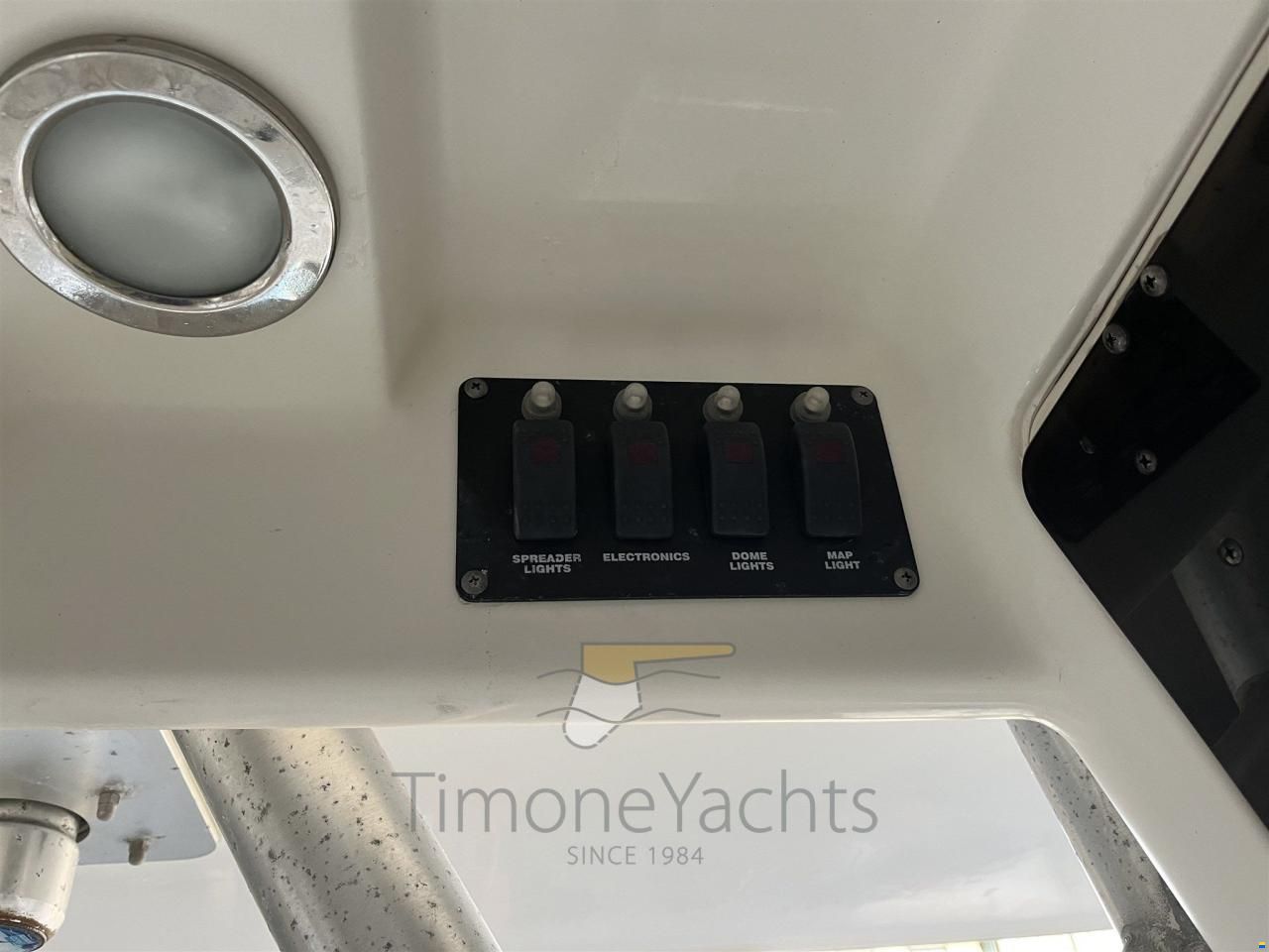 Boston Whaler OUTRAGE 320