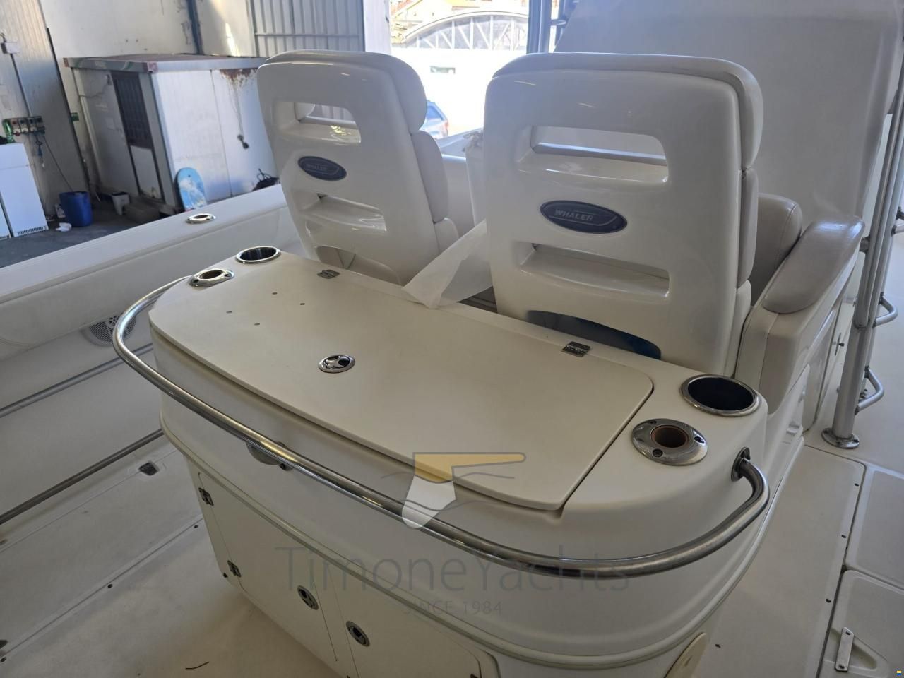 Boston Whaler OUTRAGE 320