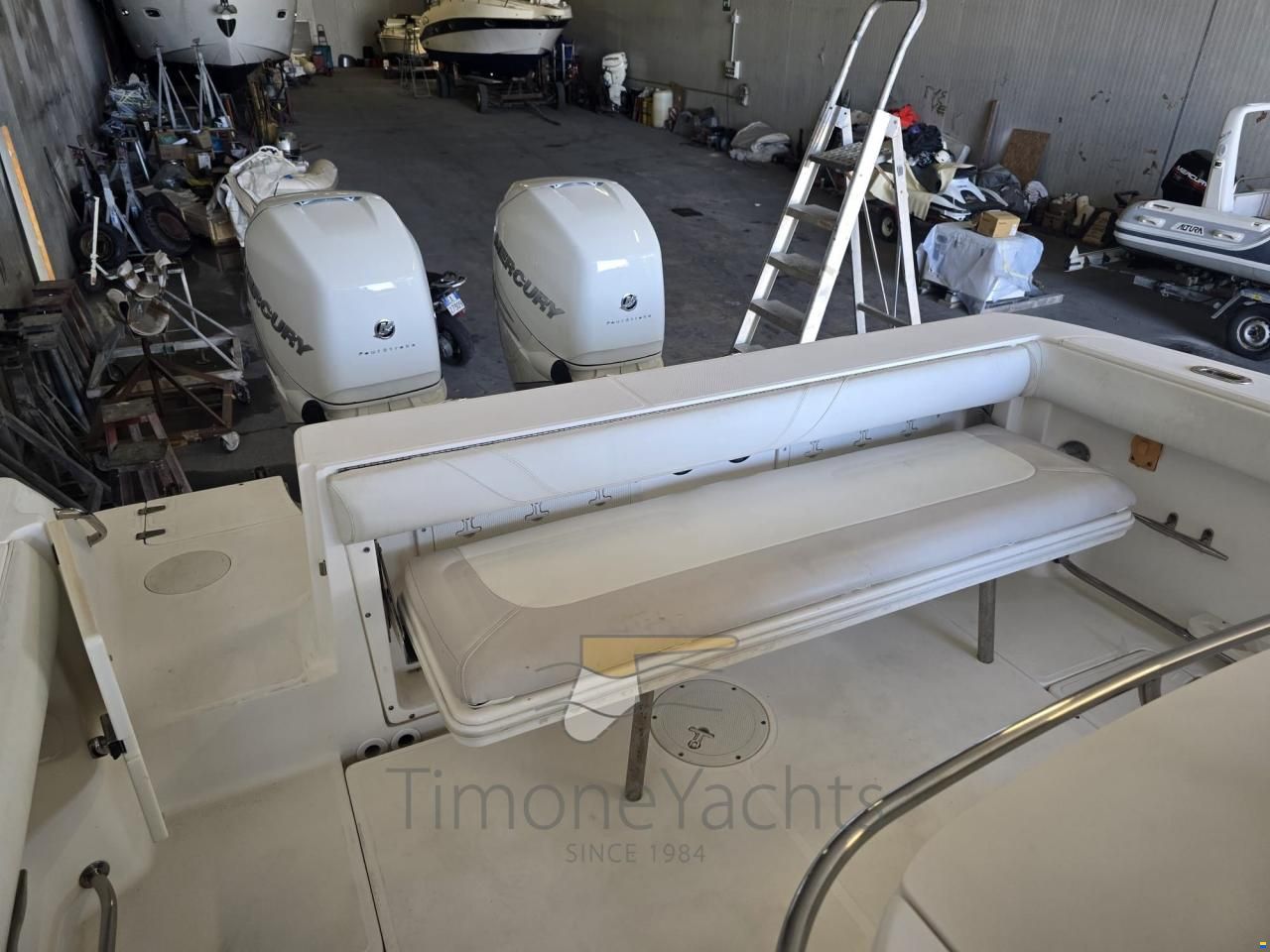 Boston Whaler OUTRAGE 320