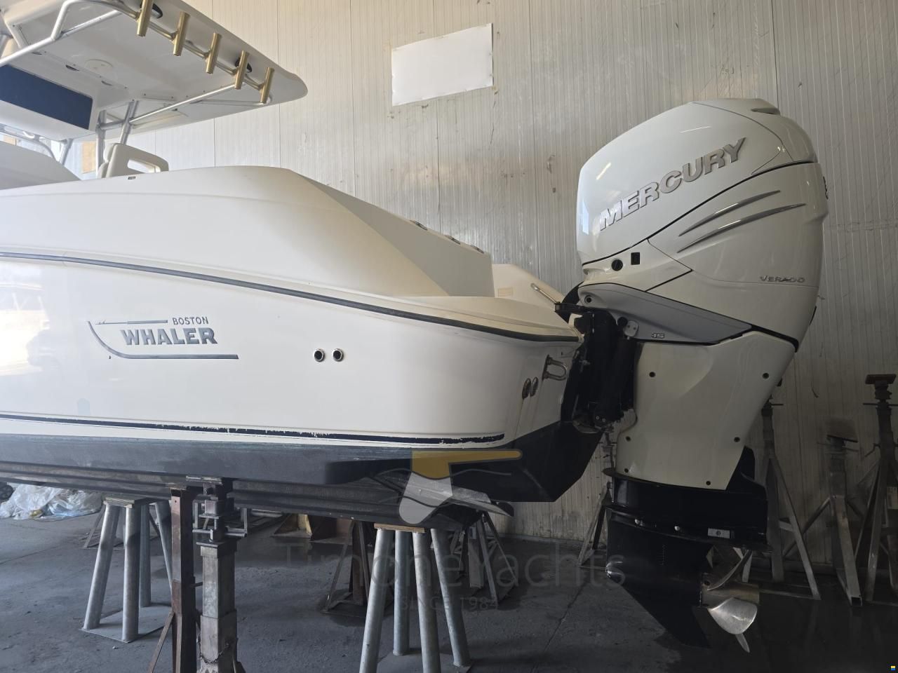 Boston Whaler OUTRAGE 320