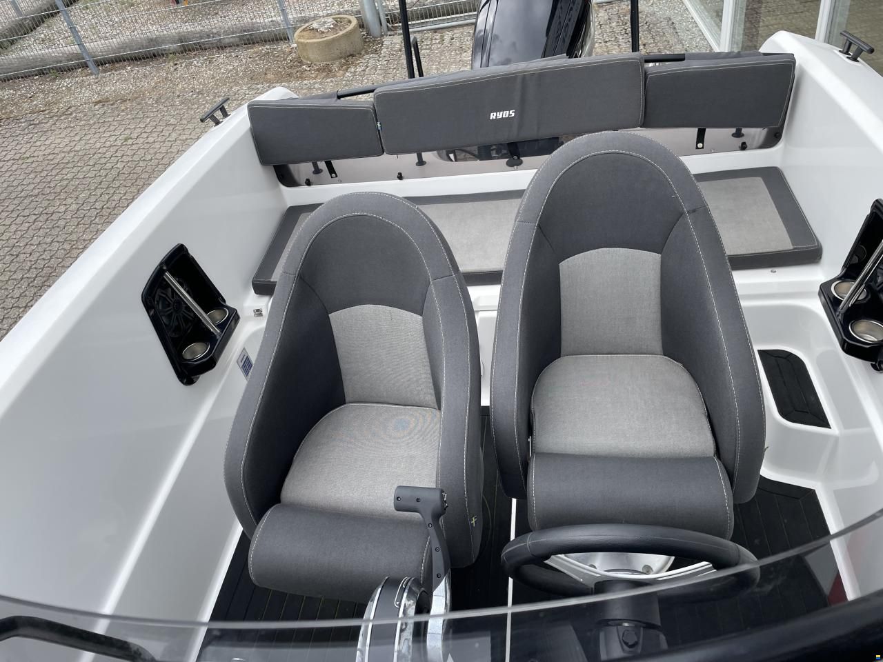Ryds 630VI Mid-C - F115 Mercury-EFI 2,1L og 2