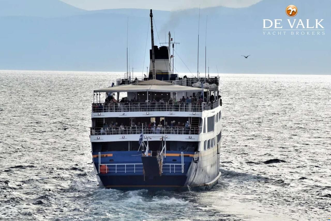 Day Passengers Ship 77.4