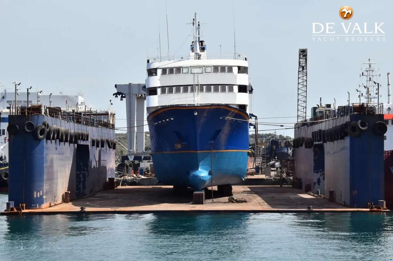 Day Passengers Ship 77.4