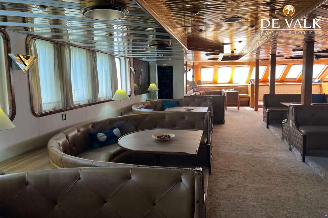 Day Passengers Ship 77.4
