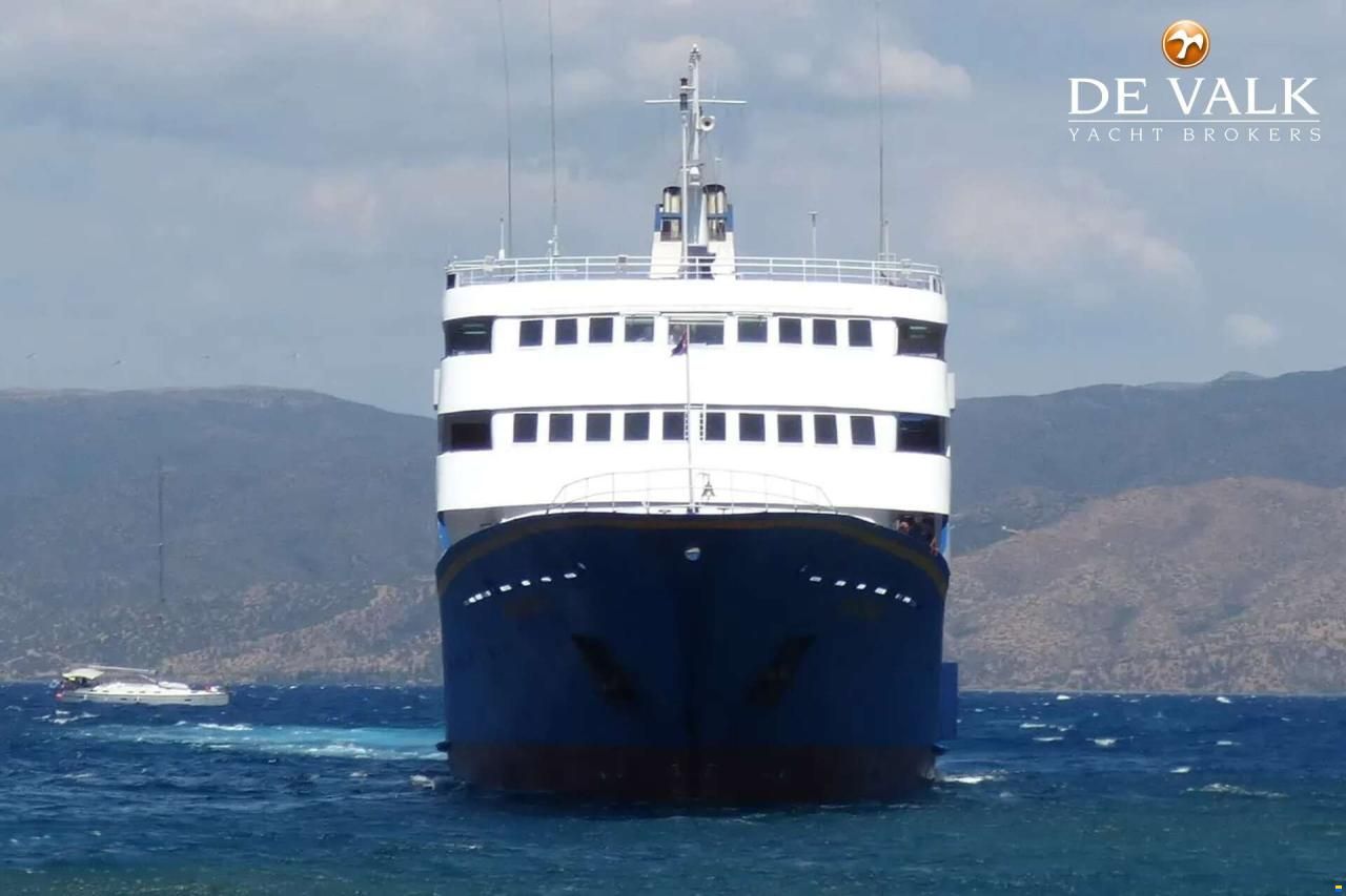 Day Passengers Ship 77.4