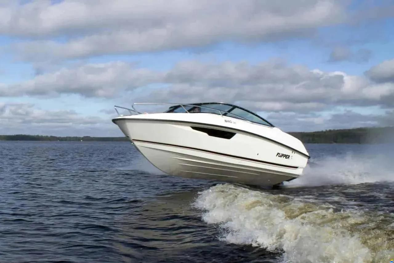 Flipper 650 Day Cruiser