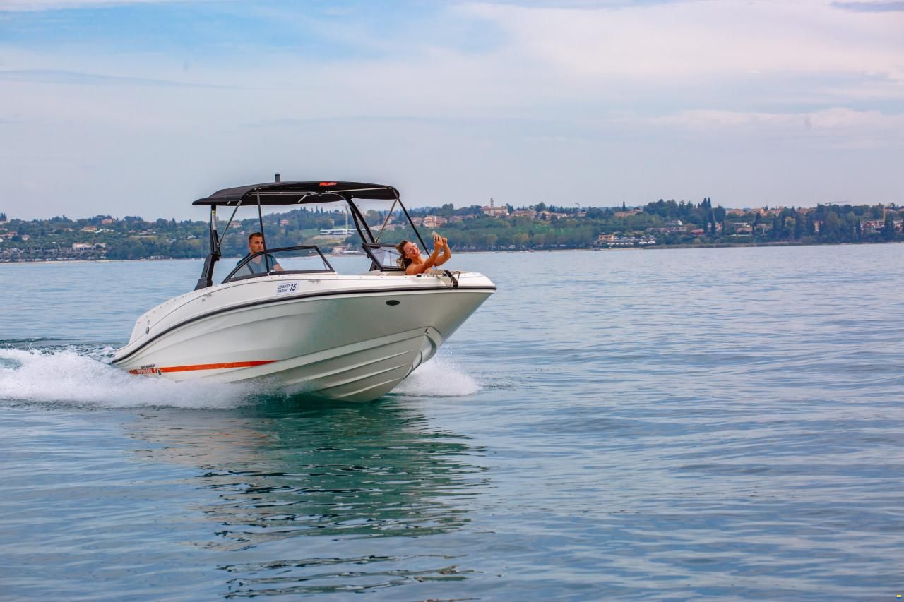 Bayliner VR6