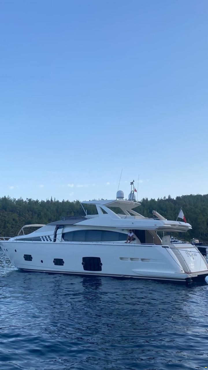 Ferretti Feretti 800