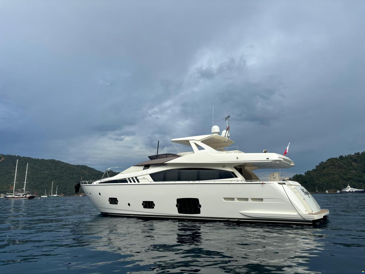 Ferretti Feretti 800
