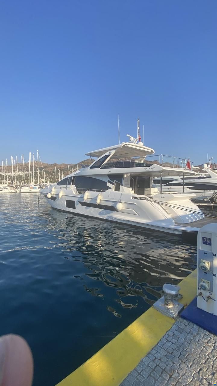 Ferretti Feretti 800