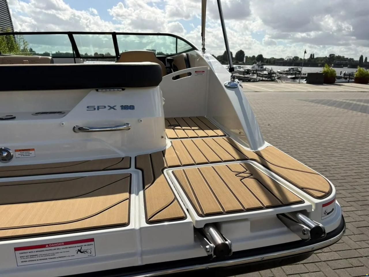 Sea Ray SPX 190