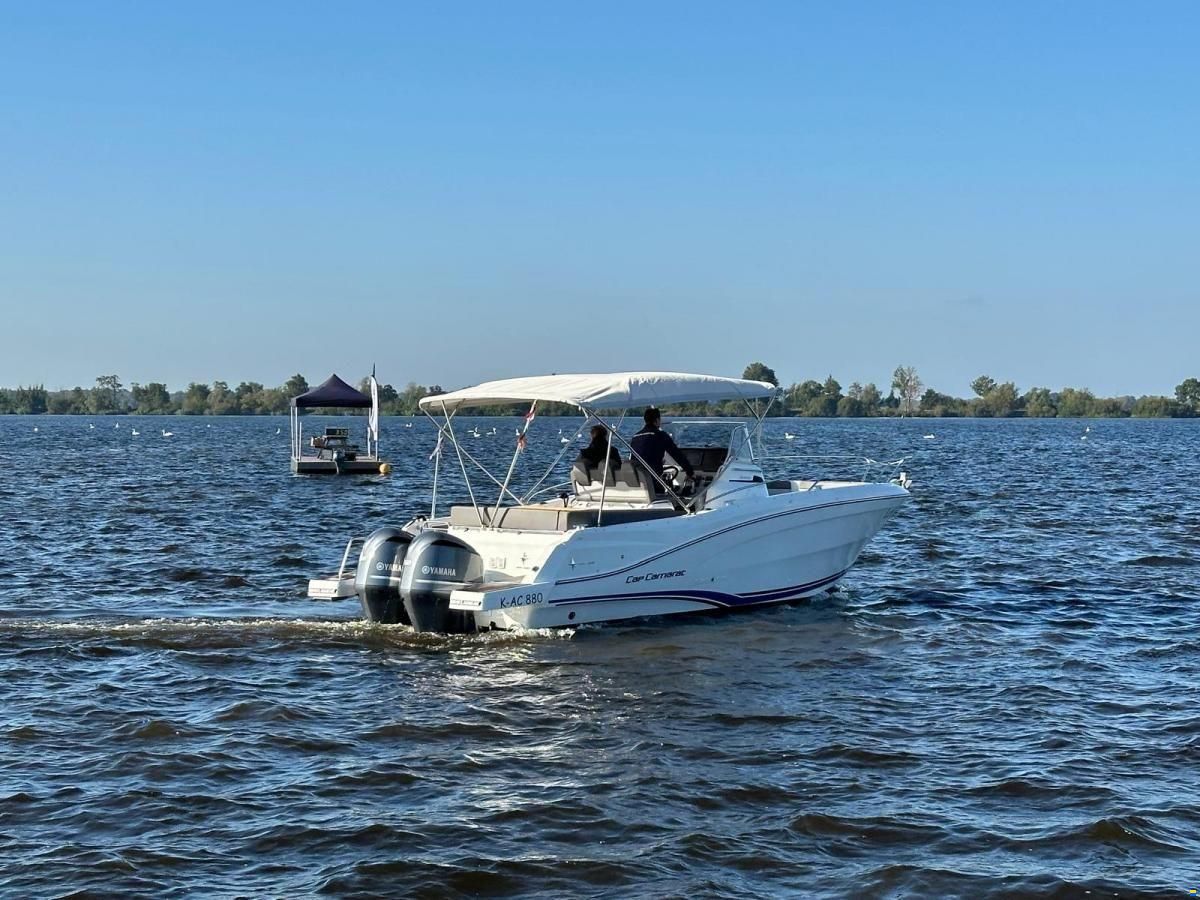 Jeanneau Cap Camarat 9.0 Center Console