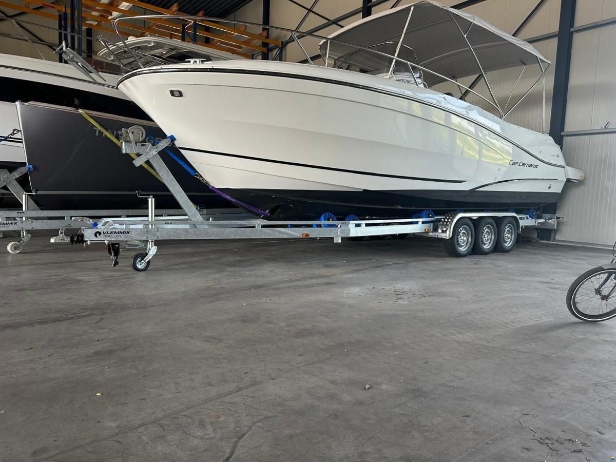 Jeanneau Cap Camarat 9.0 Center Console
