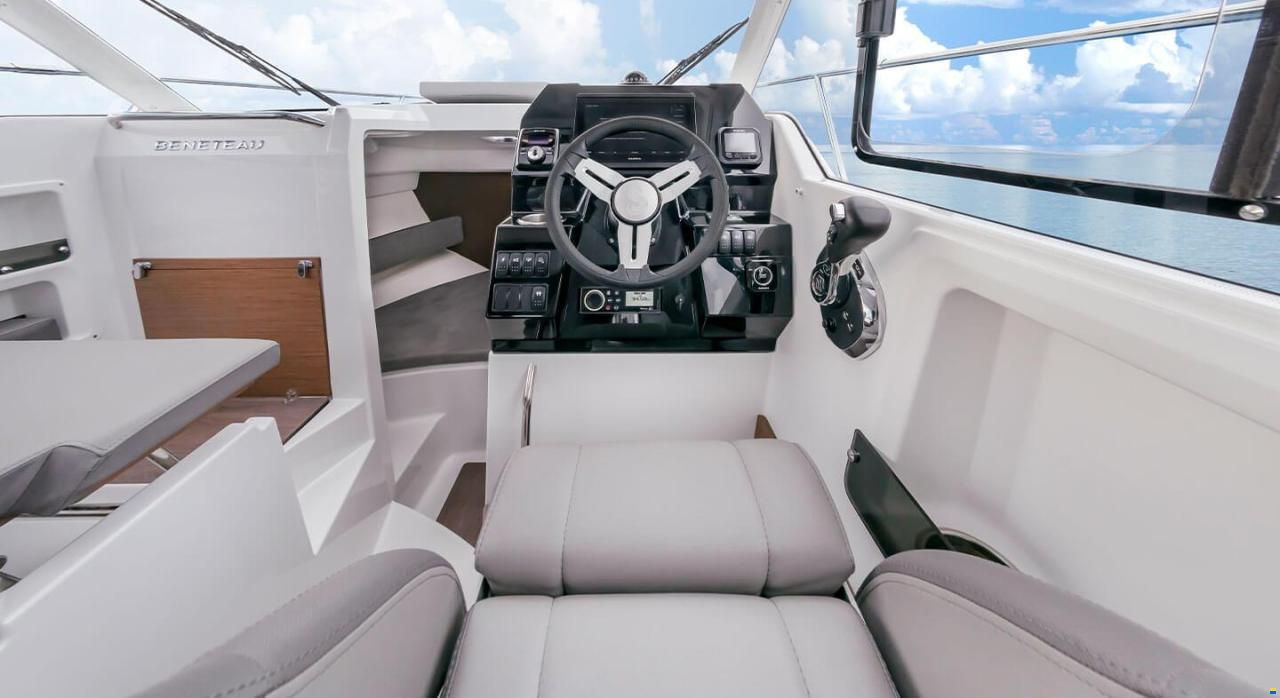 Beneteau Antares 8