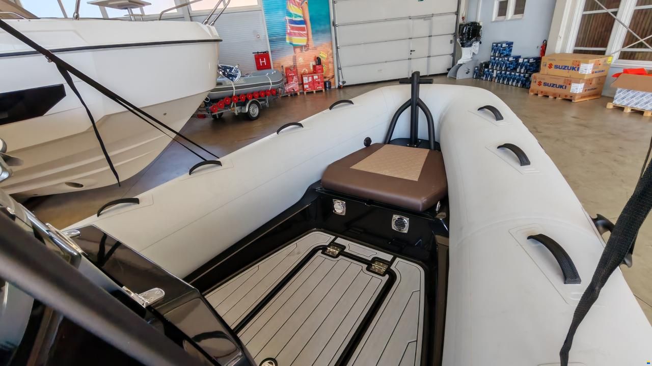 Navigator 22