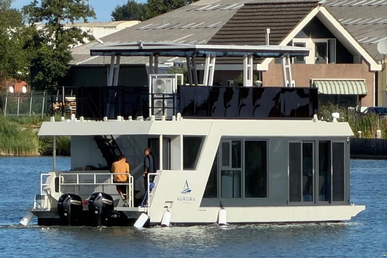 Aurora Boat 40
