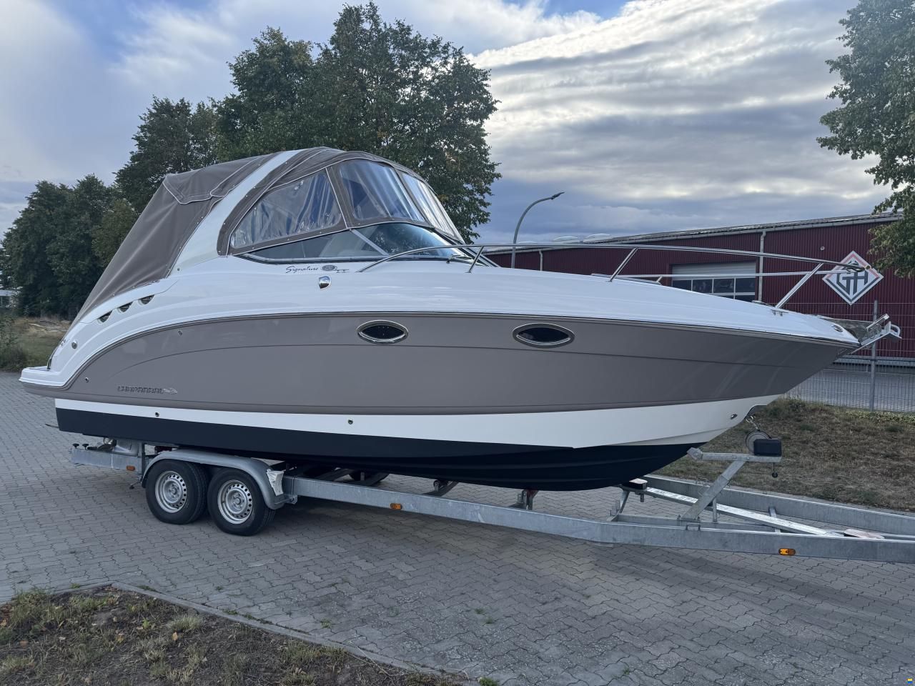 Chaparral 250 Signature