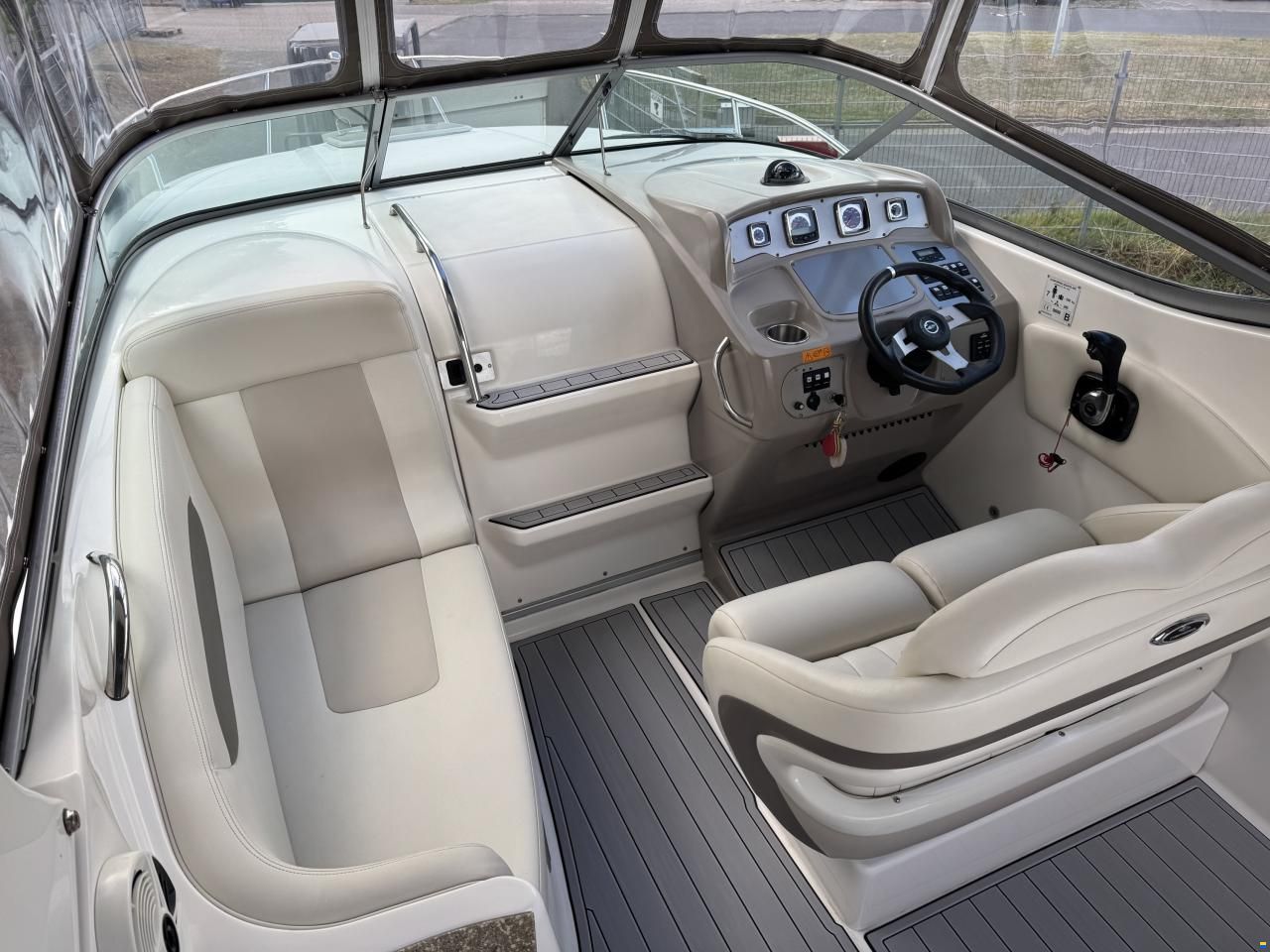 Chaparral 250 Signature