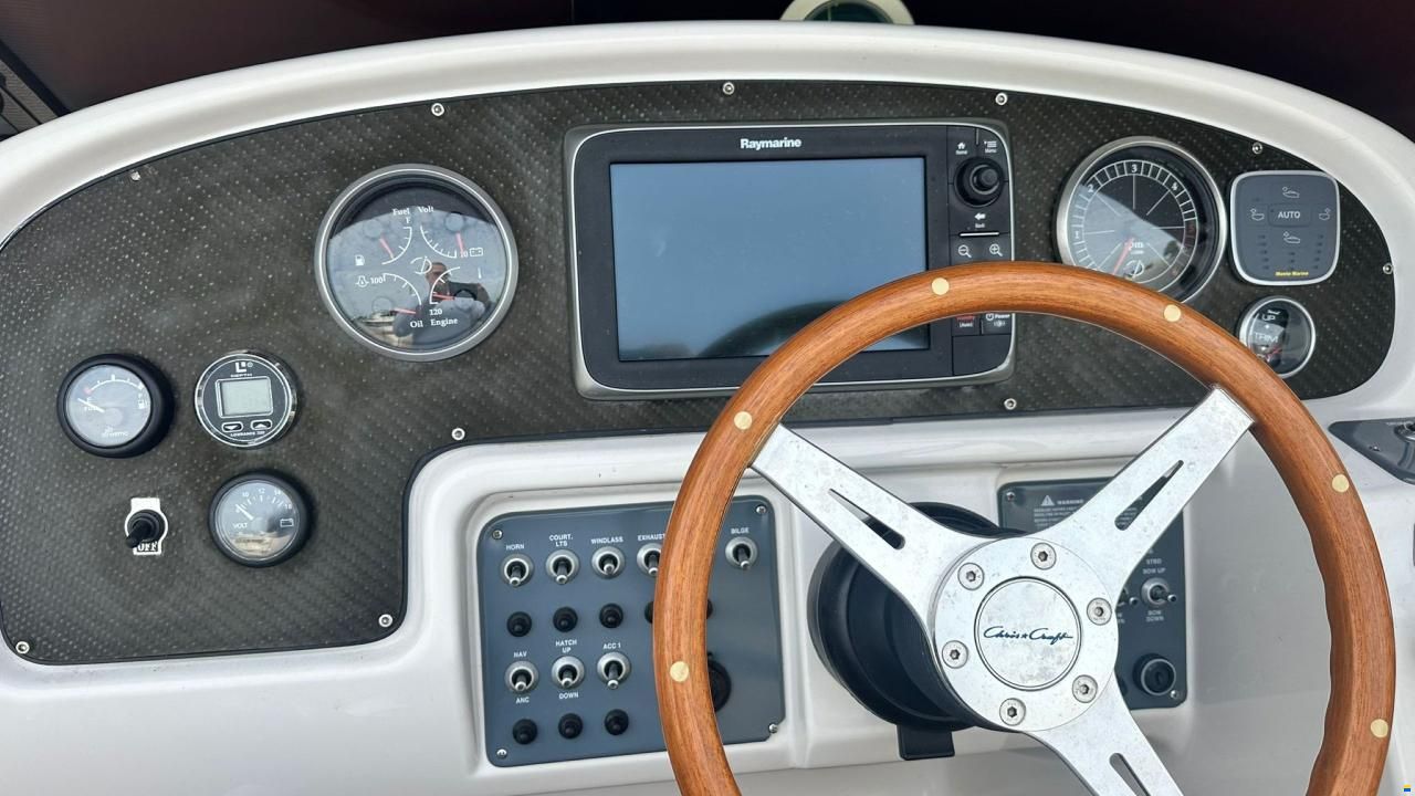 Chris Craft Corsair 28
