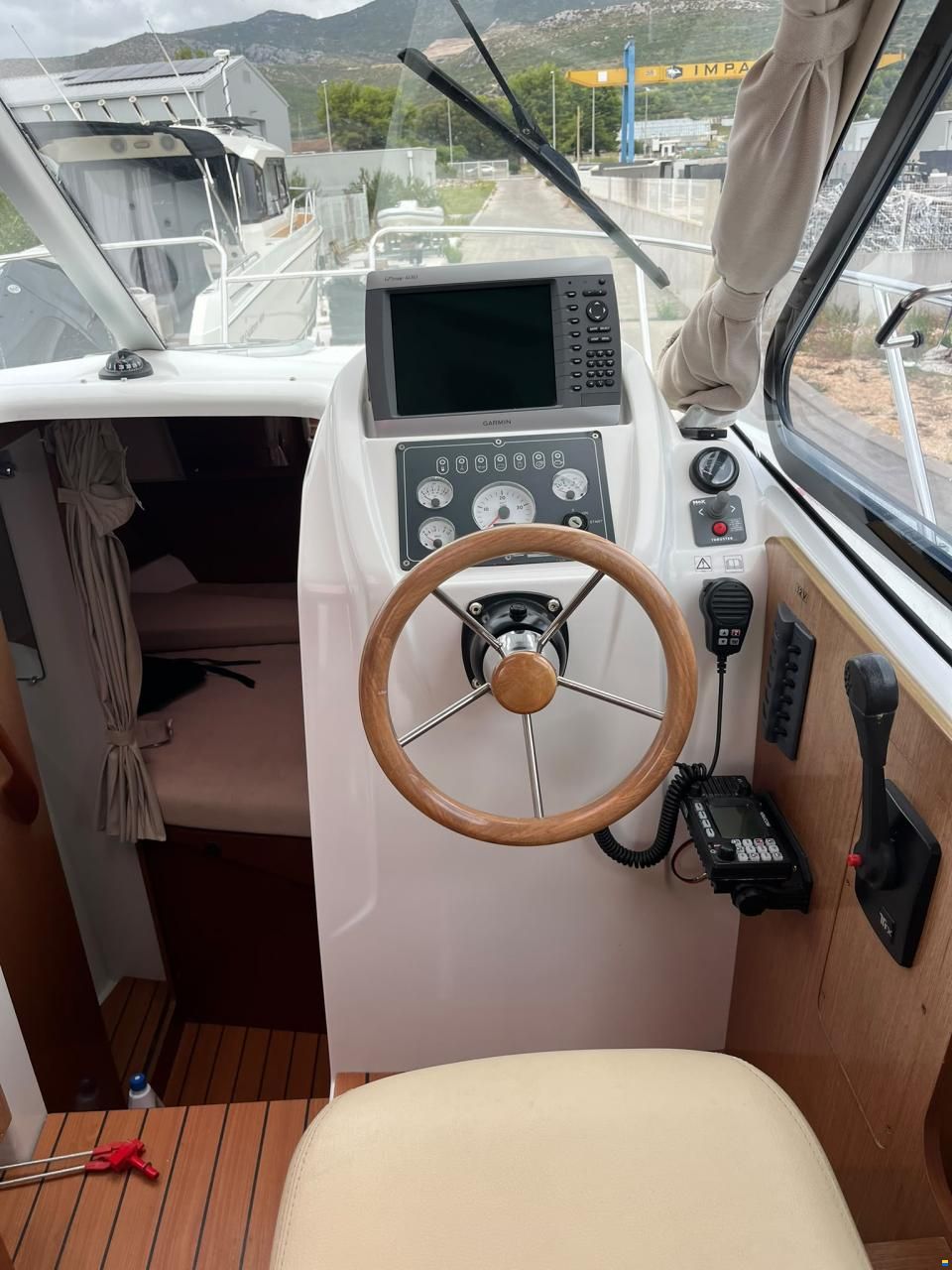 Beneteau Antares 8