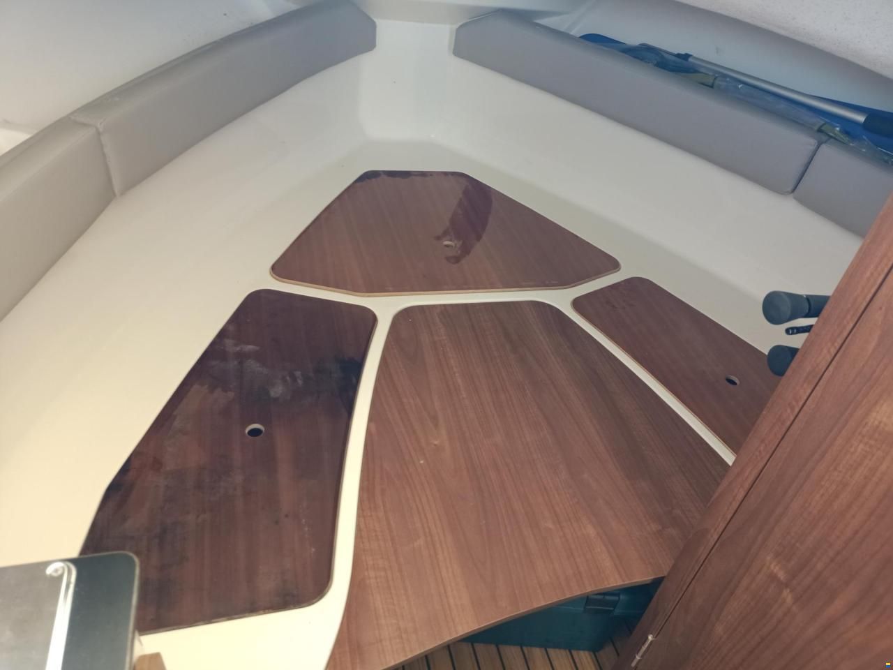 Quicksilver Arvor 810