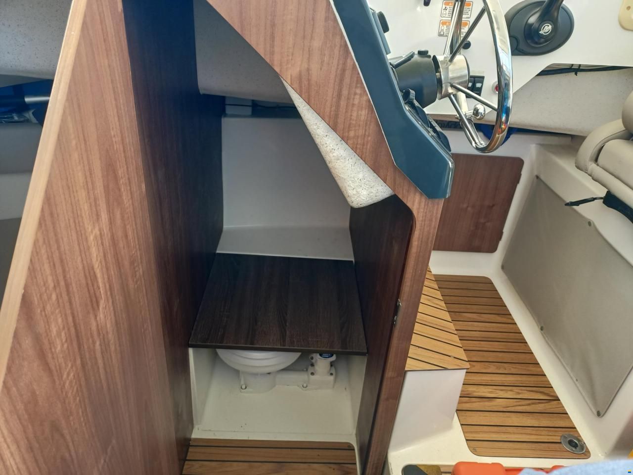 Quicksilver Arvor 810